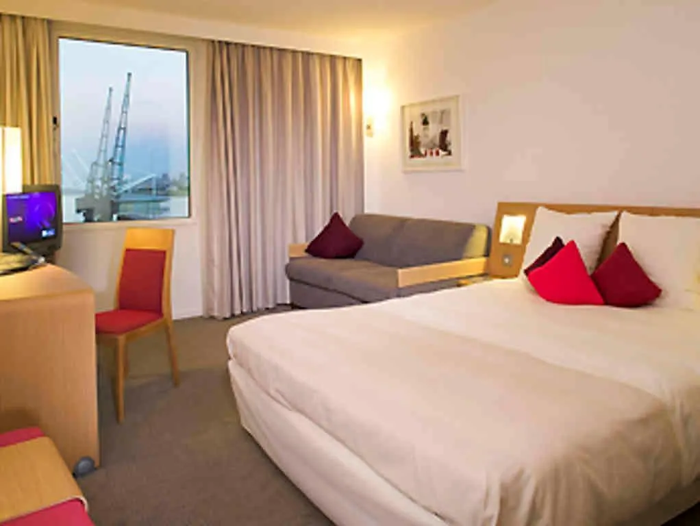 Novotel London Excel 4*,