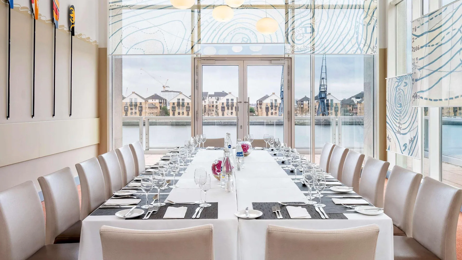 Novotel London Excel 4*,