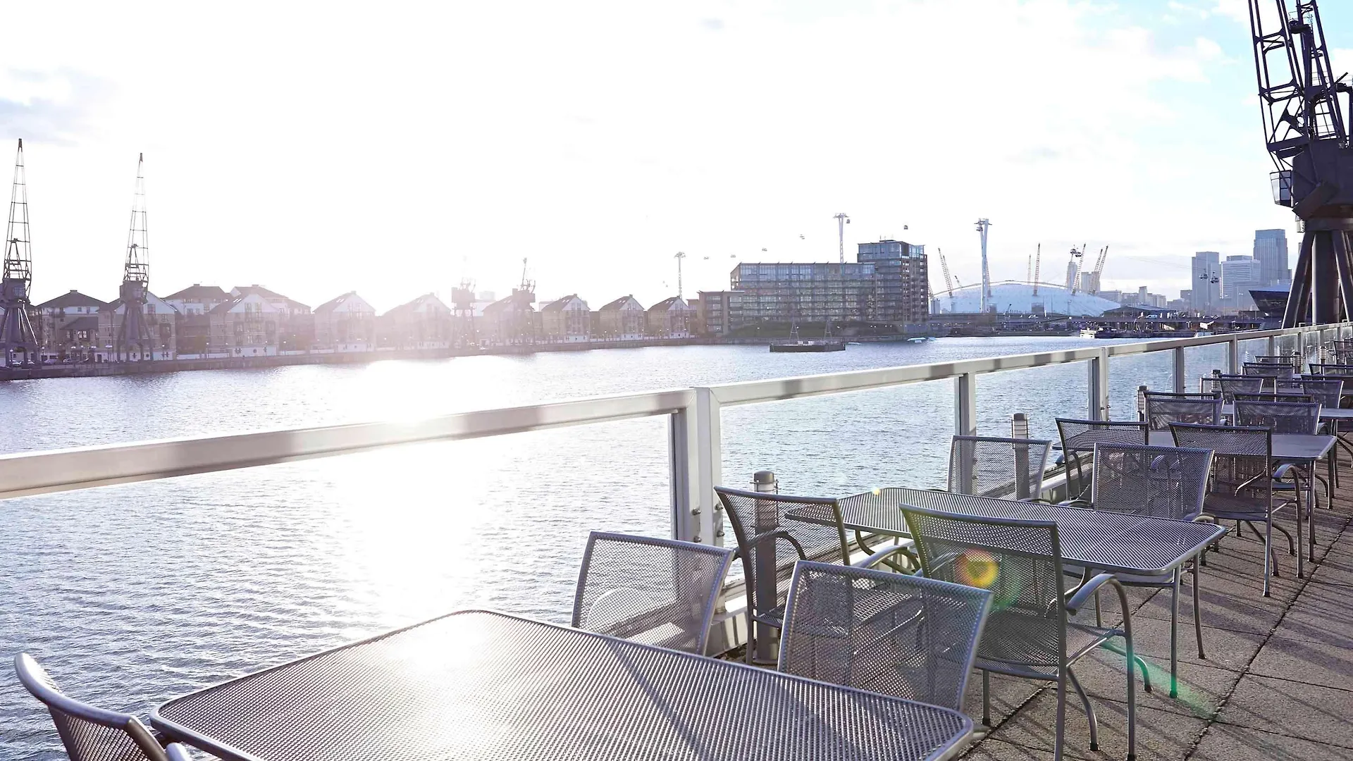 Novotel London Excel 4*,