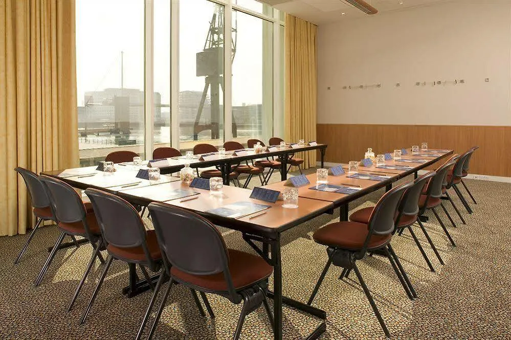 Novotel London Excel 4*,